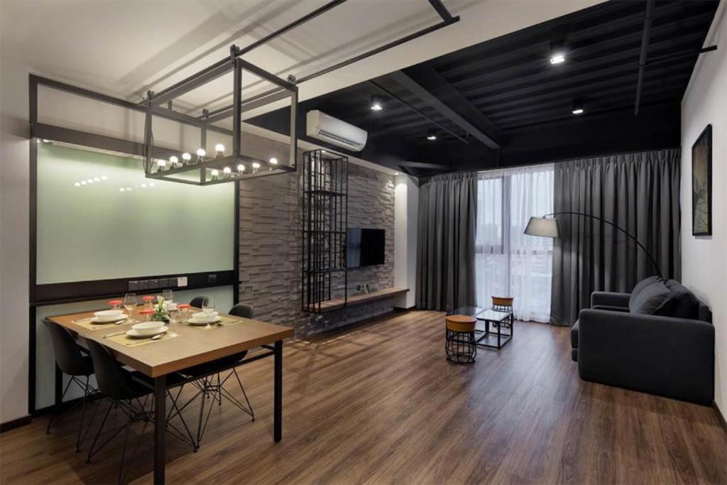 Exclusive Business @ M Summit 191 * George Town